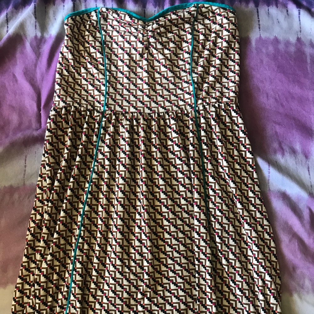 Strapless patterned dress